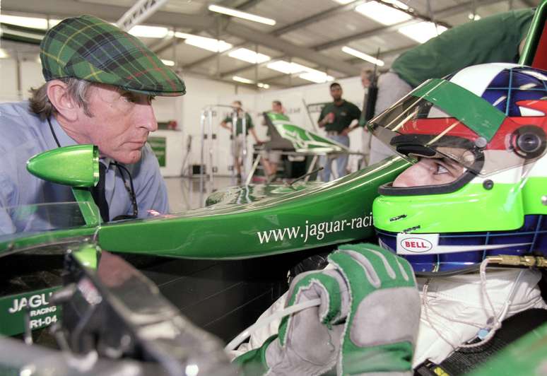 <p><b>Dario Franchitti (GBR)</b><br />Em julho de 2000, a Jaguar promoveu uma disputa para escolher um novo titular da equipe, que correria em 2001. O escocês, que disputava a CART com a equipe Green, concorreu com o brasileiro Luciano Burti, então piloto de testes do time da F1, e levou a "pior" - assim, voltou aos EUA e conquistou quatro títulos da Fórmula Indy.</p>