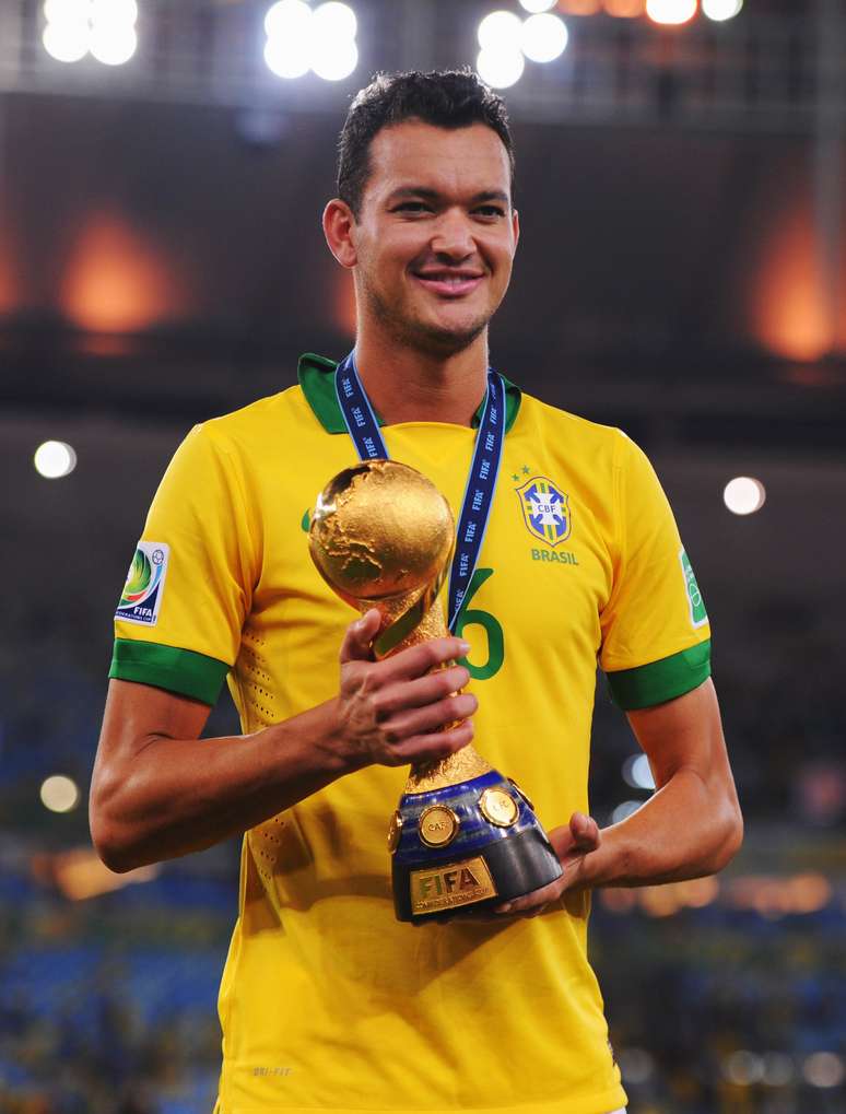 <p>Fora das &uacute;ltimas listas de Felip&atilde;o, Rever ainda acredita que poder&aacute; estar no grupo da Copa de 2014</p>