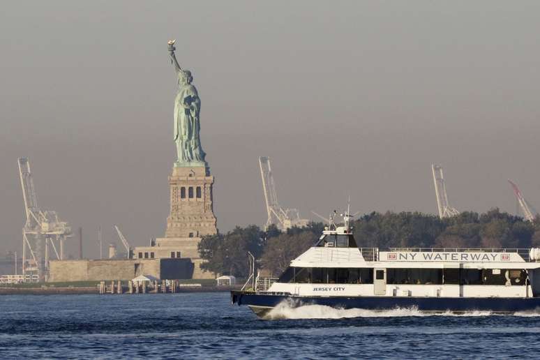 Um dos mais famosos pontos turísticos dos Estados Unidos, a Estátua da Liberdade é um dos pontos fechados em Nova York