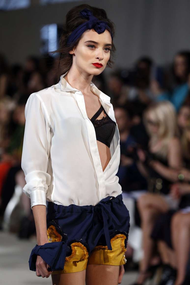 <p>Carolina desfilou para a Alexis Mabille</p>