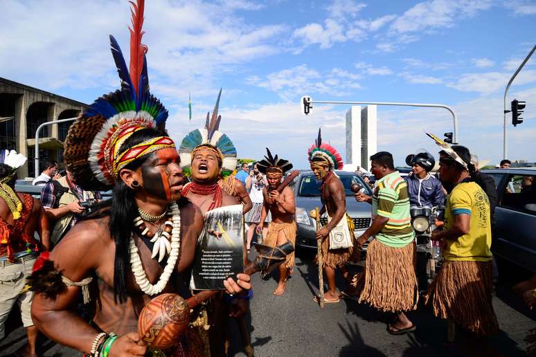 <p>Índios fecharam hoje a Esplanada dos Ministérios</p>