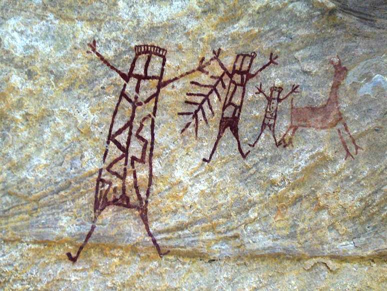 Imagem mostra pinturas rupestres na Serra da Capivara, no Piauí