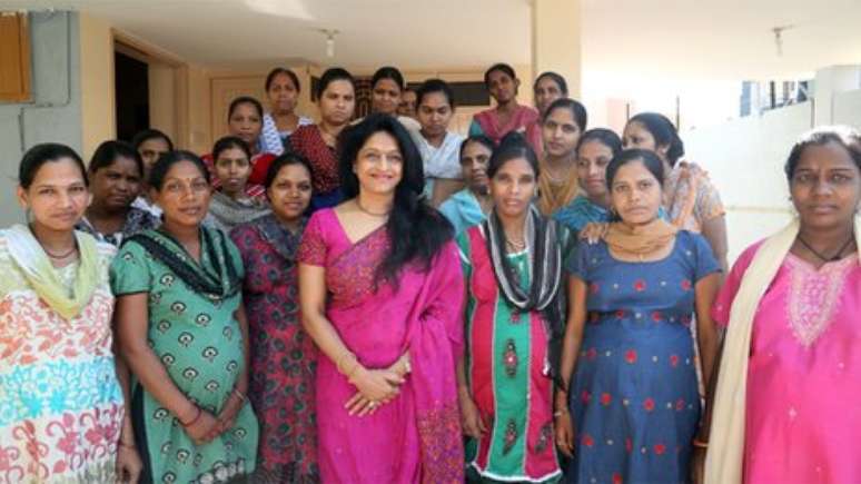 Nayna Patel (centro) é responsável pelas mães de aluguel