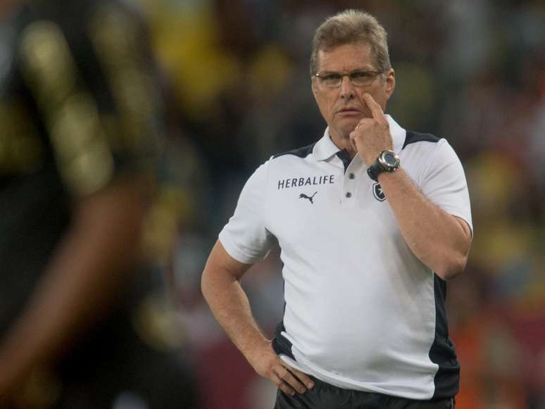 <p>Oswaldo de Oliveira enfrenta situação difícil com sequência de jogos da equipe sem vencer</p>