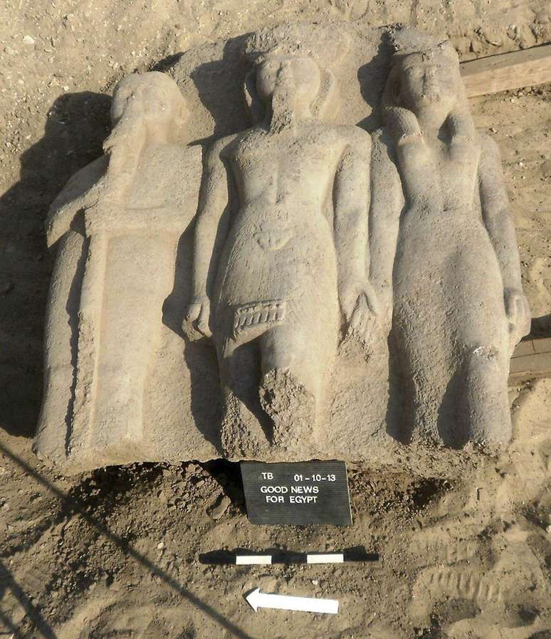 A figura, que data da XIX dinastia (entre o 1.295 e o 1.186 a.C.), mede 1,95 metro de comprimento por 1,60 de largura e é de rocha vermelha