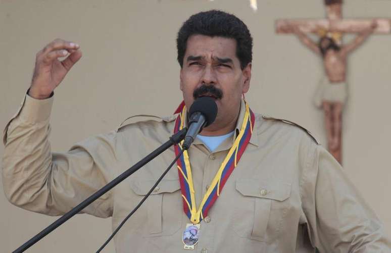 Presidente da Venezuela, Nicolás Maduro, discursa durante evento em Coro, no Estado de Falcón, Venezuela, nesta foto distribuída pelo Palácio Miraflores. 30/09/2013.