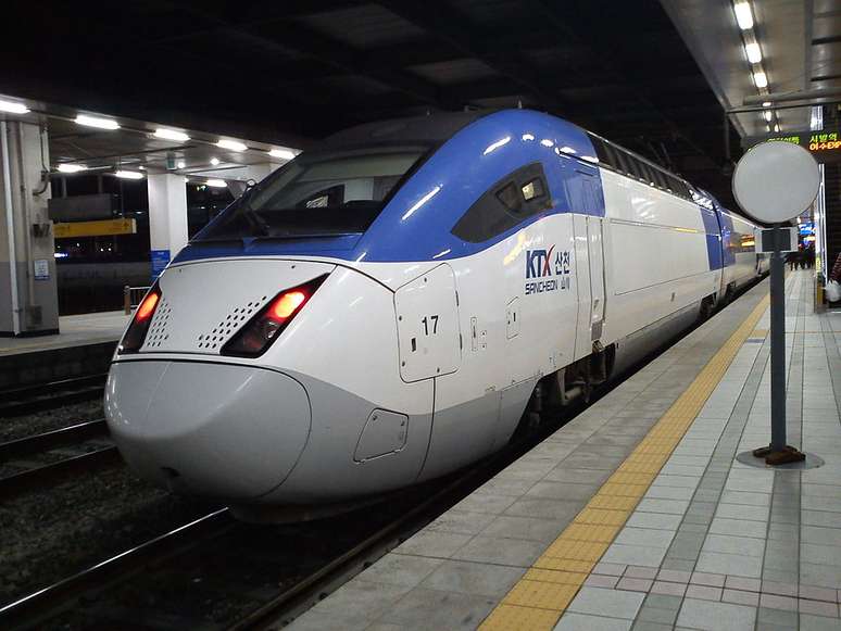 <p>O Sancheon KTX2, na Coreia do Sul, chega a 350 km/h</p>