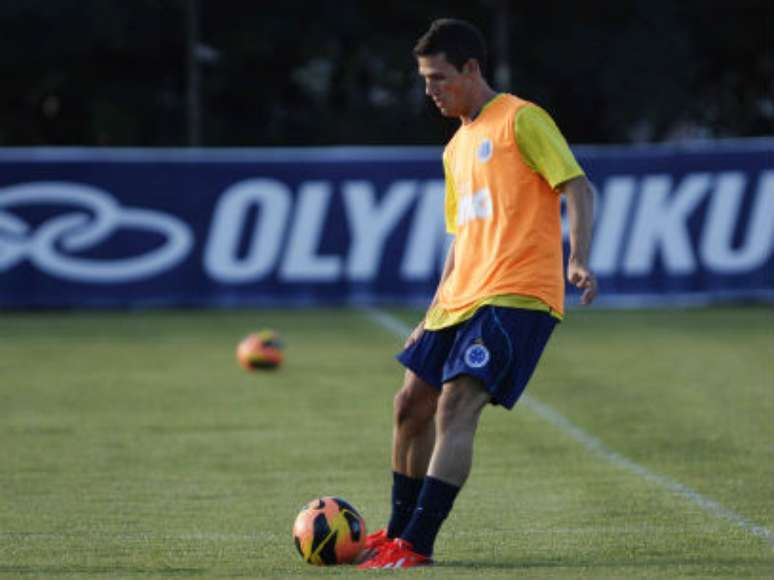 <p>L&eacute;o Bonatini ficar&aacute; no Goi&aacute;s por mais um ano por empr&eacute;stimo</p>