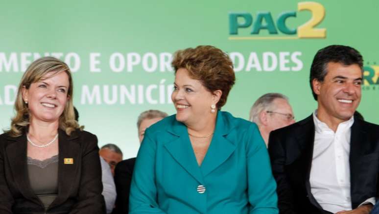 A presidente Dilma Rousseff disse nesta sexta-feira, em Campo Mourão (PR), que os municípios com até 50 mil habitantes ocupam importante papel produtivo e social estratégico para o País