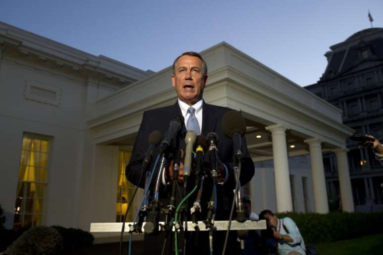 <p>O líder republicano John Boehner concede entrevista coletiva após reunião com Barack Obama</p>