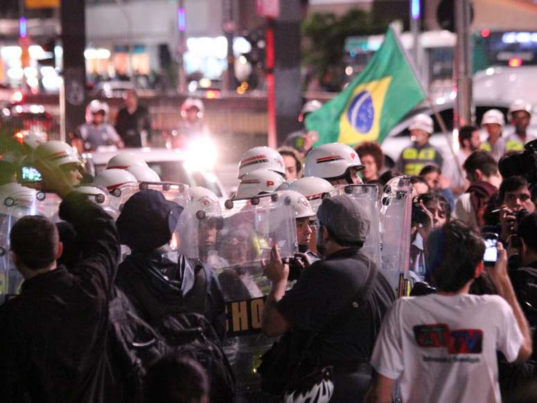 <p>Na pauta da manifesta&ccedil;&atilde;o, a oposi&ccedil;&atilde;o &agrave; Copa do Mundo no Brasil, o apoio aos professores do Rio de Janeiro e cr&iacute;ticas ao governo de Geraldo Alckmin</p>