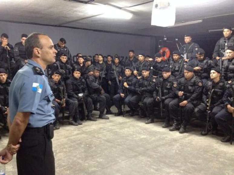 <p>Reunião feita por policiais do Bope antes da operação </p>