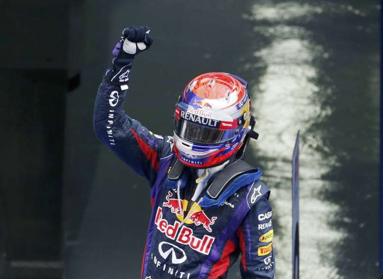 Vettel festeja sua oitava vitória na temporada; o alemão está mais perto de seu quarto título