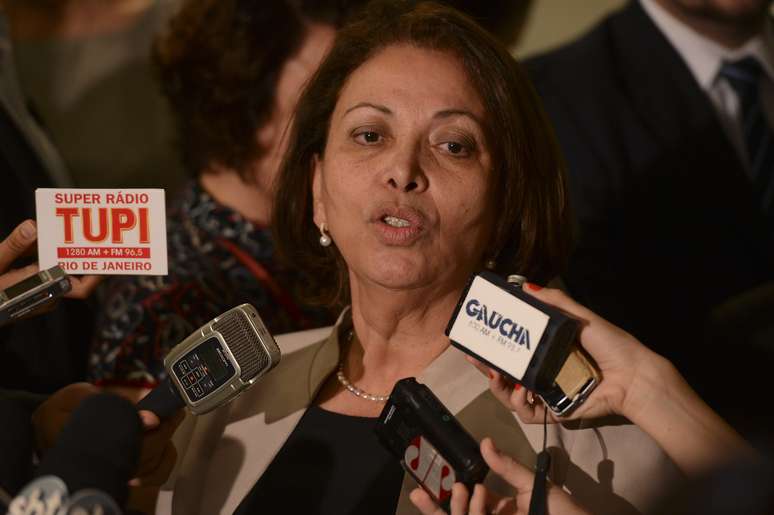 <p>Ministra fala à imprensa após reunião dos líderes da base na Câmara dos Deputados</p>