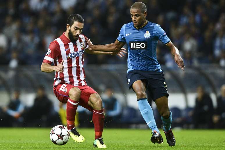<p>Titular do Porto, Fernando (&agrave; dir.)&nbsp;&eacute; cotado para a sele&ccedil;&atilde;o portuguesa</p>