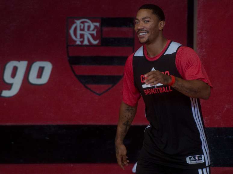 <p>Derrick Rose, recuperado de les&atilde;o, est&aacute; no Brasil para jogo da pr&eacute;-temporada da NBA</p>