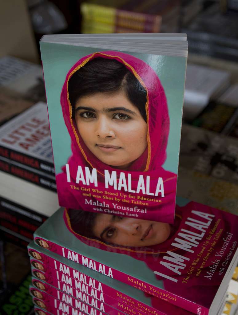 <p>A biografia rec&eacute;m lan&ccedil;ada de Malala</p>