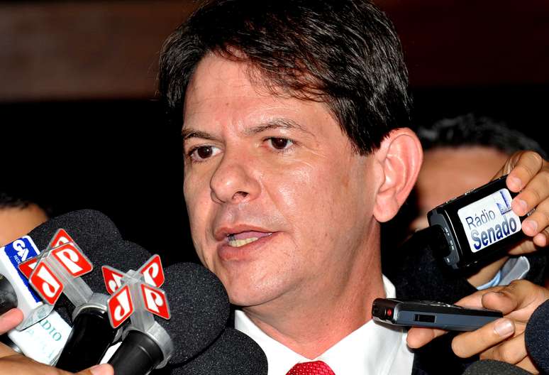 <p>Ministro Cid Gomes foi diagnosticado com traquiobronquite aguda, segundo assessoria</p>