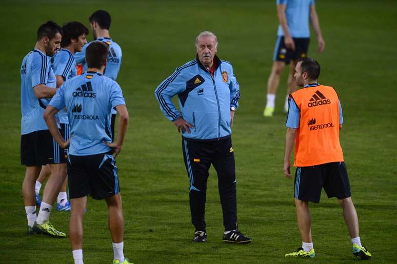 Técnico Vicente Del Bosque não pôde treinar a Espanha no estádio do jogo