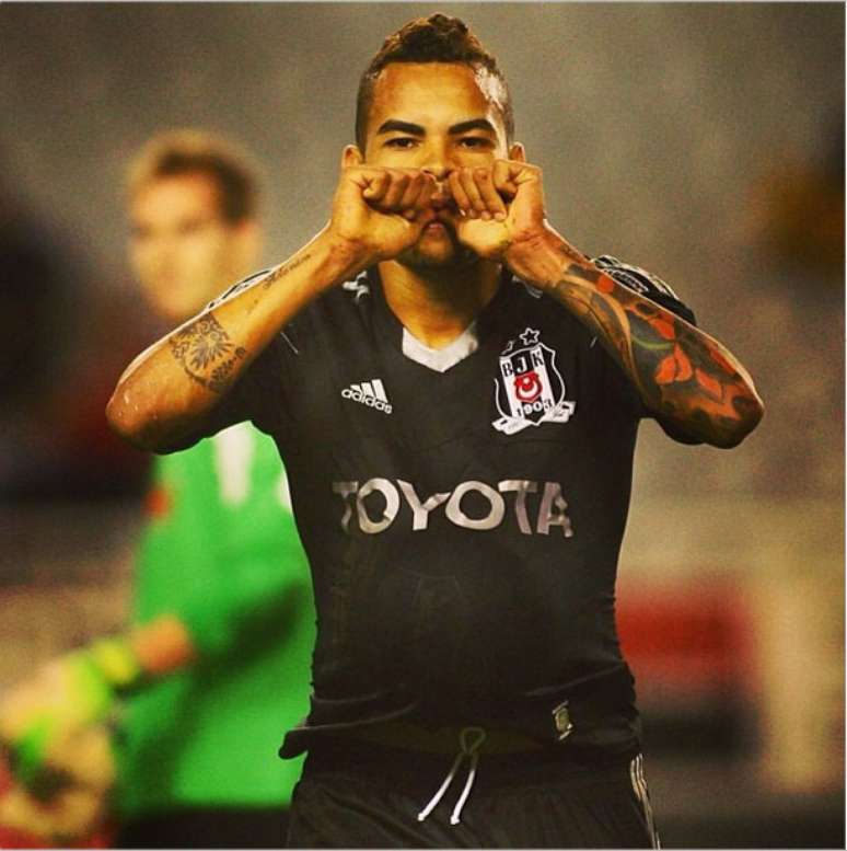 Dentinho postou em seu Instagram a foto da homenagem que fez aos filhos que est&atilde;o por vir