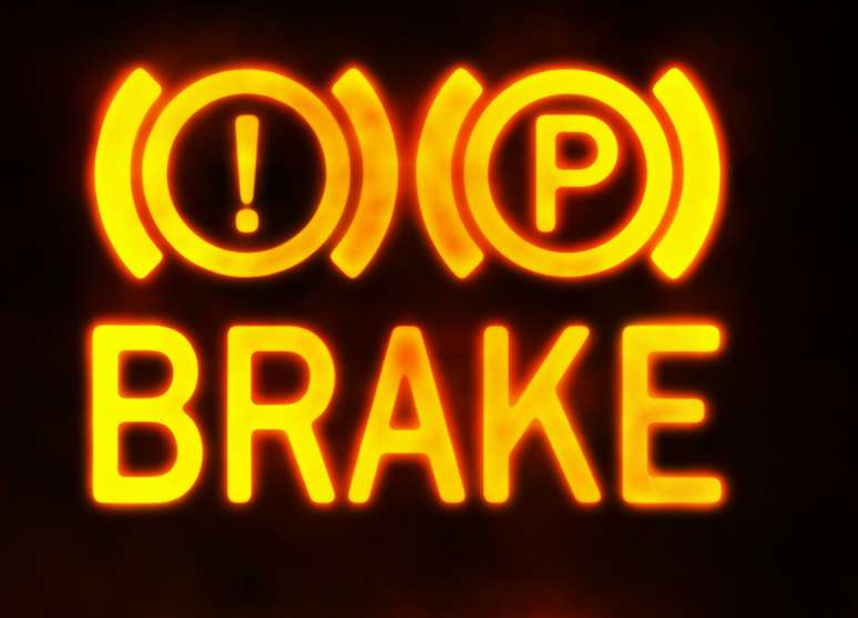 <p><strong>Sinais diferentes -</strong> Se antes era normal ter um mesmo sinal para o freio de m&atilde;o e para eventual falta de fluido, hoje h&aacute; carros com at&eacute; cinco sinais diferentes</p>