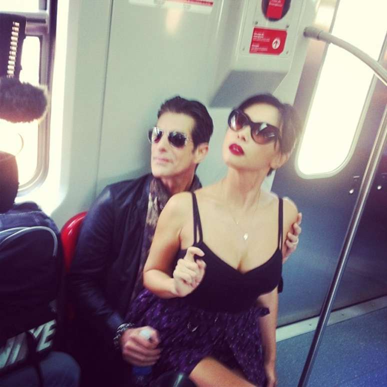 M&uacute;sico foi acompanhado por sua mulher, Etty Lau Farrell