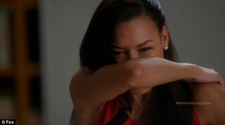 <p>Santana (Naya Rivera) sofre muito com a morte de Finn (Cory Monteith)</p>