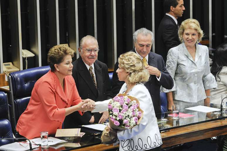 Ex-senadora recebe homenagem e cumprimenta presidente Dilma Rousseff
