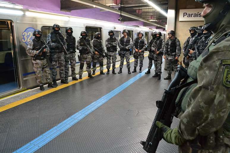 Policiais fizeram o treinamento na estação Paraíso, da Linha 1-Azul