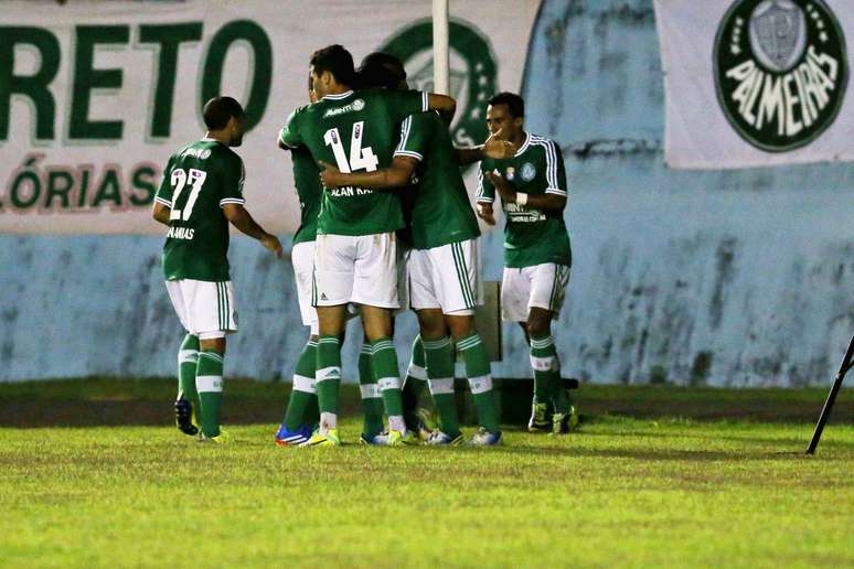 <p>Palmeiras derrotou o Guaratinguetá em Londrina por 1 a 0 para ficar cada vez mais perto do acesso</p>