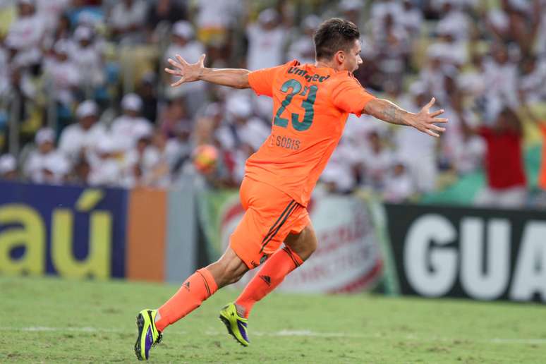 Rafael Sobis comemora o gol decisivo para o Fluminense em empate contra o Grêmio