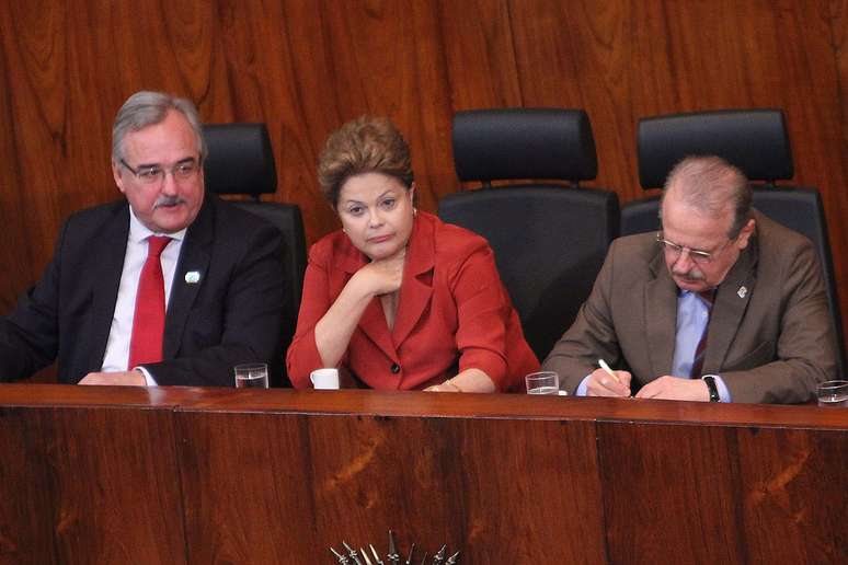 A presidente Dilma anunciou investimentos na obra do metrô e corredores de ônibus em Porto Alegre
