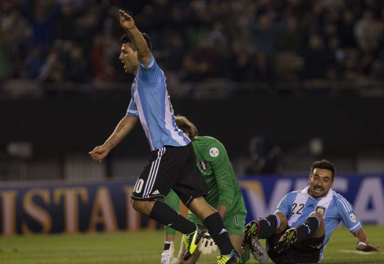 <p>Lavezzi fez dois gols na vitória argentina nesta sexta</p>