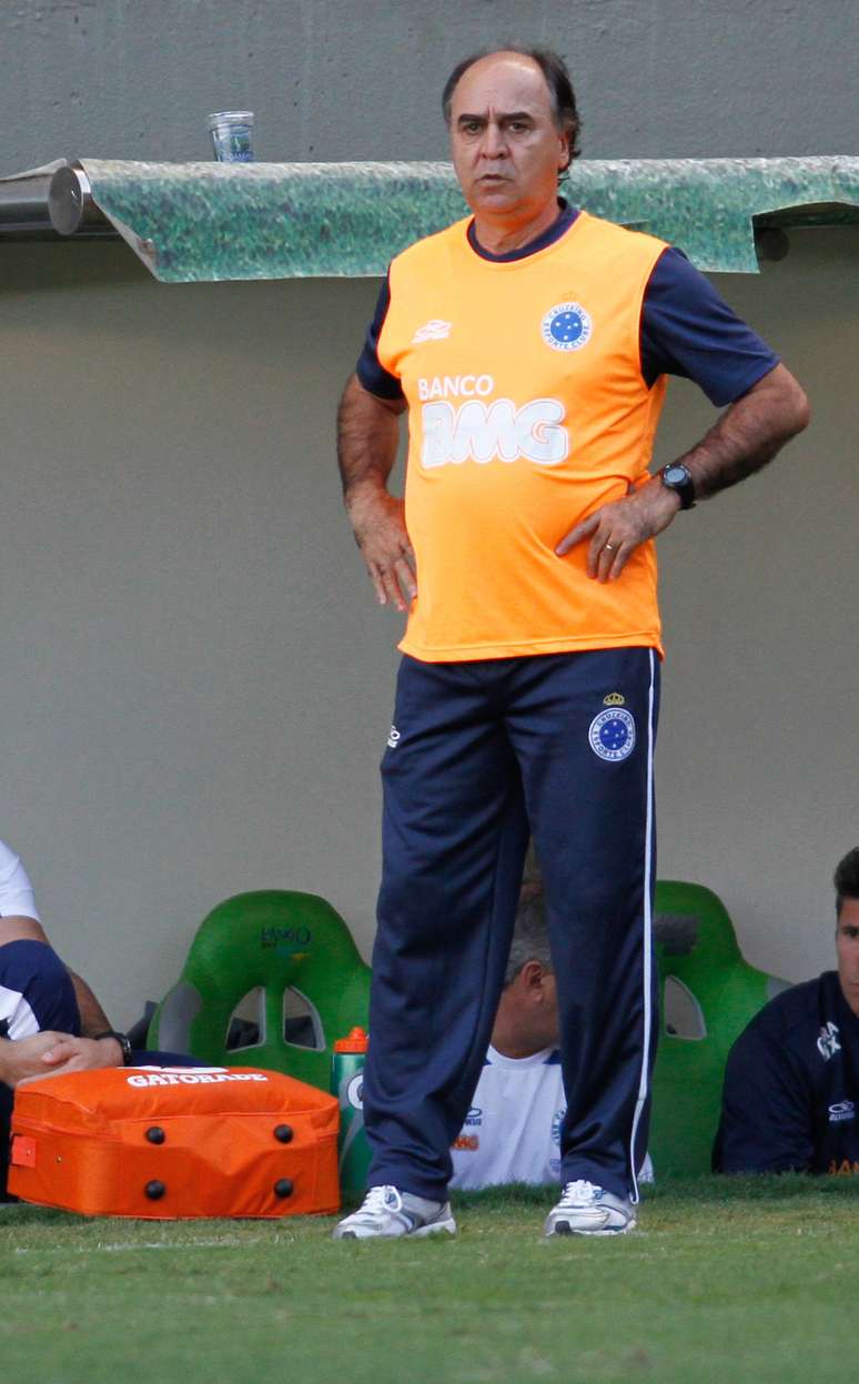 <p>Marcelo Oliveira tem vários problemas para montar o time para a próxima partida</p>