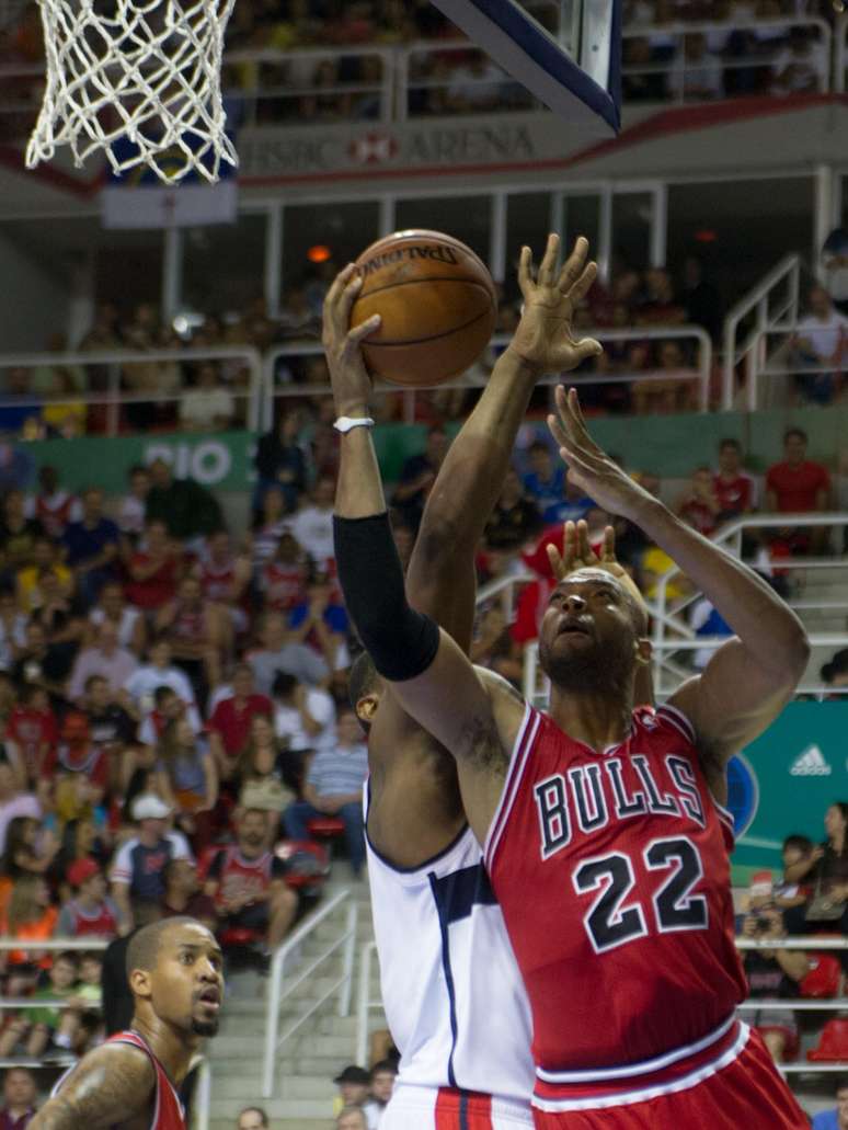 <p>Camisa 22 dos Bulls, Taj Gibson foi o cestinha do jogo no RJ</p>