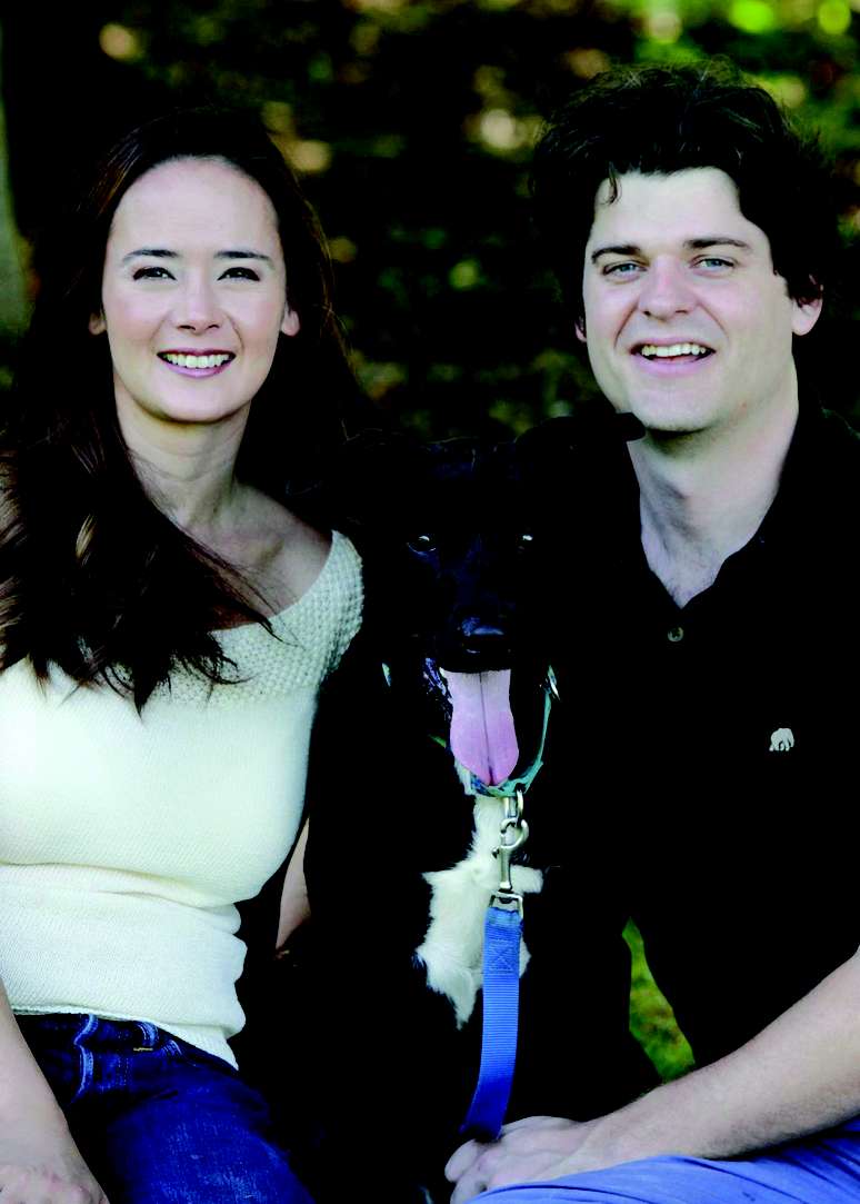O cientista Brian Hare, sua mulher, Vanessa Woods, e seu cachorro, Tasmania
