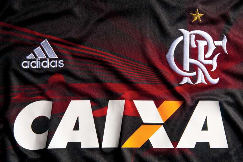 A Adidas divulgou nesta terça-feira a terceira camisa do Flamengo. O uniforme, preto com detalhes em vermelho, faz uma homenagem a cenários do Rio de Janeiro e será estreado nesta quarta-feira, contra o Bahia