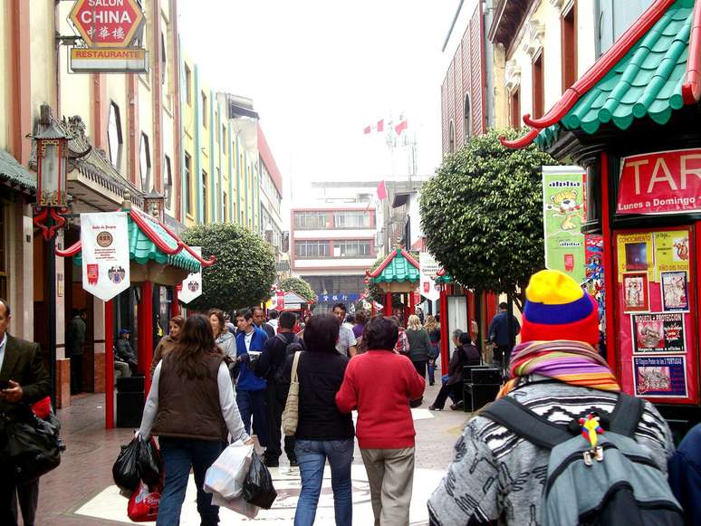 Quem visita a Calle Capón, em Lima, pode fazer uma breve viagem pela China ao percorrer o Barrio Chino da capital peruana