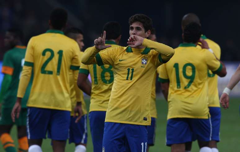 <p>Mesmo com vitórias em dois amistosos, Brasil caiu três posições no ranking</p>