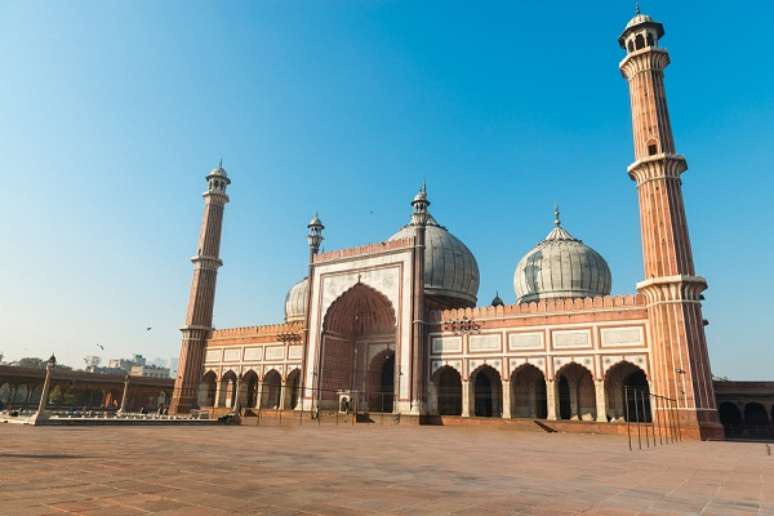 Em Délhi, é possível visitar a maior e mais conhecida mesquita do país, a Jama Masjid