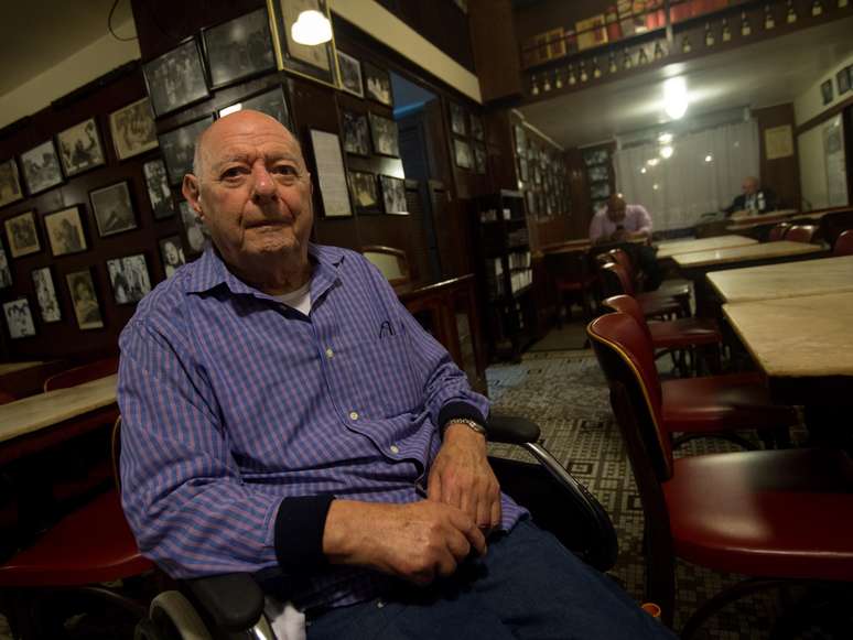 <p>O espanhol Antônio Vásquez, proprietário do bar</p>