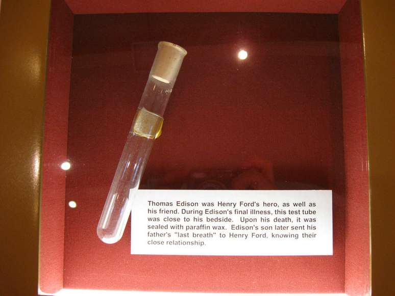 Tubo de ensaio em exposição no museu Henry Ford