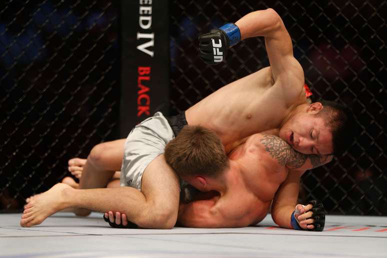 Kyoji Horiguchi castiga Dustin Pague na primeira luta do UFC 166; japonês venceu depois de quase ter sido finalizado