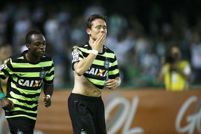 <p>Keirrison n&atilde;o marcava desde outubro de 2011. Gol da vit&oacute;ria diante do l&iacute;der Cruzeiro emocionou o atacante</p>