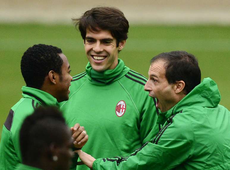 <p>Após se recuperar de lesão e voltar aos campos pelo Campeonato Italiano no último fim de semana, Kaká treinou com os companheiros do Milan para enfrentar o Barcelona neste meio de semana pela Liga dos Campeões</p>