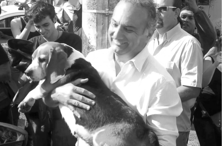 <p>Deputado se tornou responsável por duas cadelas resgatadas até decisão da Justiça</p>