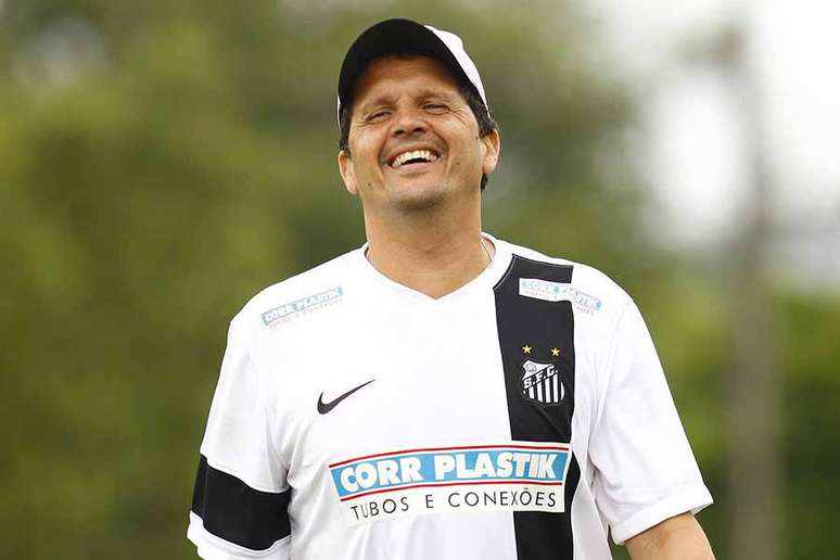 <p>Ex-técnico do Santos terá sua primeira experiência fora da Vila Belmiro</p>