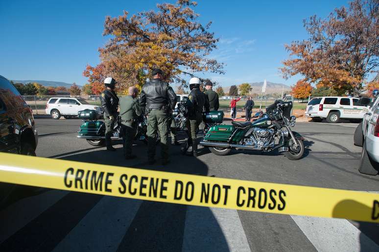 Policiais isolam a área do tiroteio, em Sparks, no Estado de Nevada