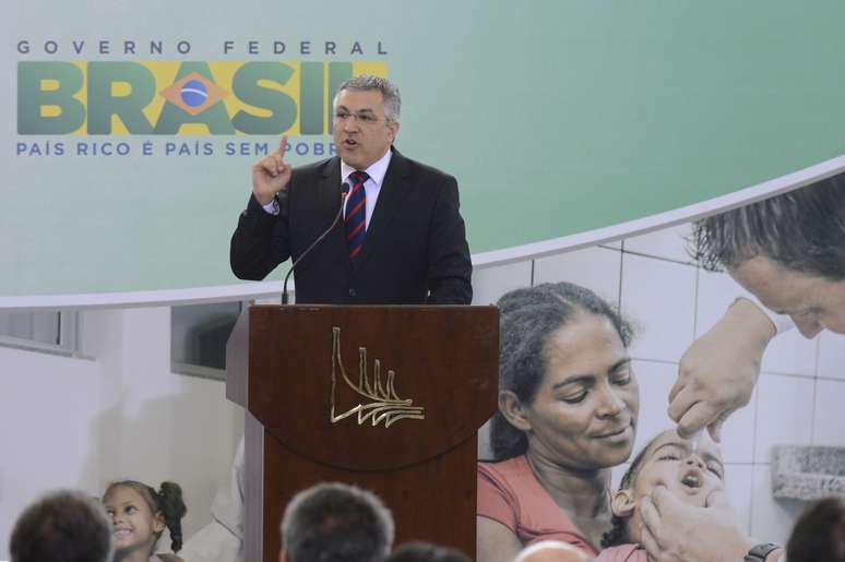 <p>Ministro Alexandre Padrilha discursa durante a cerimônia que sancionou a Lei dos Mais Médicos</p>