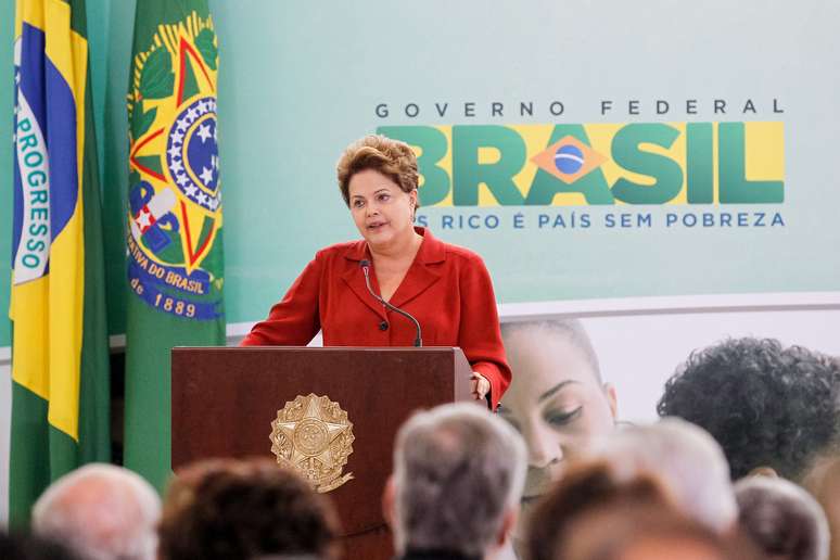 <p>Presidente Dilma Rousseff participou nesta terça-feira da cerimônia para sancionar a Lei do Mais Médicos</p>